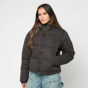 Urban Classics Ladies Peached Puffer Jacket With Hood kobiety Kurtki puchowe czarny rozmiar Odzież