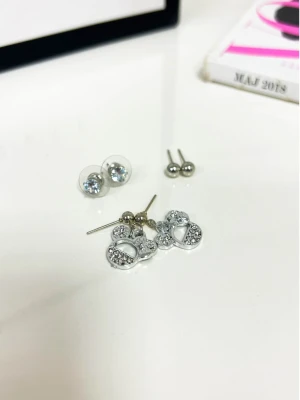 Urocze kolczyki z motywem myszki - srebrne  magmac 