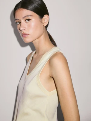 V-Neck Ribbed Knit T-Shirt - Jasnożółty - - Massimo Dutti - Female