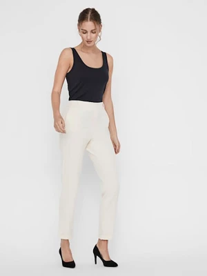 Vero Moda Spodnie w kolorze kremowym rozmiar: S/L32