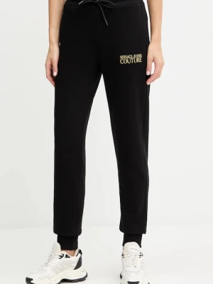 Versace Jeans Couture spodnie dresowe bawełniane damskie kolor czarny z aplikacją 79HAAT06 CF01T