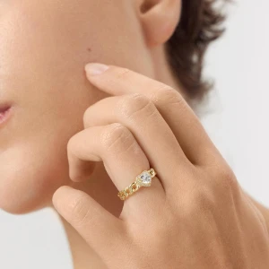 W.KRUK Pierścionek srebrny pozłacany z sercem