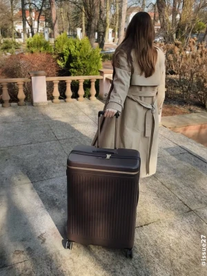 Walizka duża z poliwęglanu brązowa Puccini