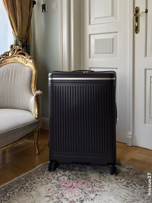 Walizka średnia z poliwęglanu granatowa Puccini