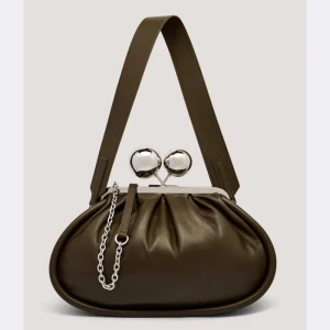 Weekend MaxMara Skórzana torebka na ramię Pasticcino MILVANEW