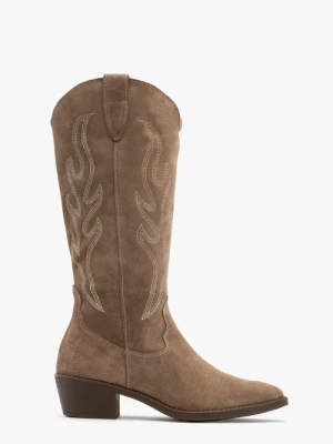 Welurowe kozaki typu kowbojki z dekoracyjnym haftem Ryłko