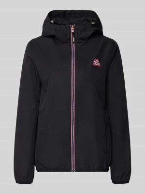 Wiatrówka o kroju regular fit z aplikacją z logo Superdry