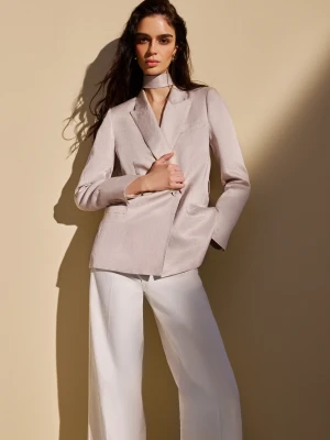 Wiązana w talii beżowa marynarka z lnu i wiskozy TARANKO