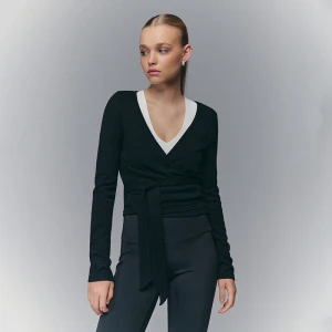 Wiązany kopertowy sweter czarny House