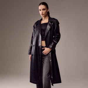 Wiązany płaszcz z imitacji skóry czarny House