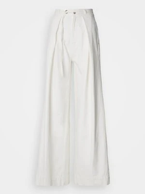 Wide leg Boss