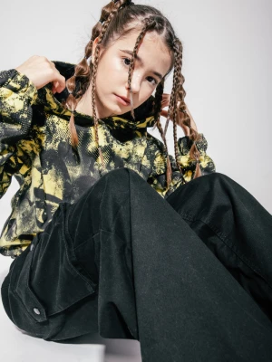 Wielobarwna bluza dresowa z kapturem i nadrukami Reporter