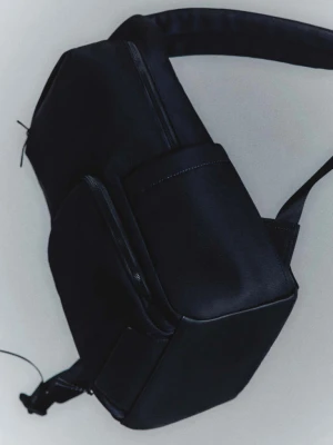 Wielofunkcyjny plecak water-repellent z kieszeniami granatowy - Mężczyzna - Rozmiar uniwersalny - MANGO MAN