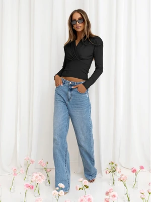 Wiskozowa bluzka z przekładanym dekoltem AMBER - czarna  magmac 