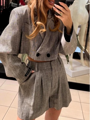 Wiskozowe krótkie spodenki w prążek VIANA - szare  magmac 