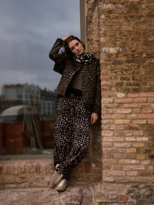 Wiskozowe spodnie z paskiem brązowe Moodo