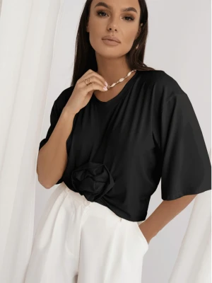 Wiskozowy t-shirt z ozdobną róża CRESSIDA - czarny  magmac 