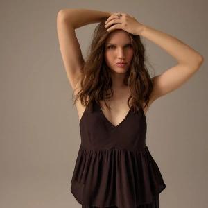 Wiskozowy top z baskinką brązowy House