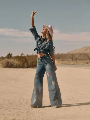 Wrangler Lainey Wilson x Wrangler Emb Wide Leg Jean Denim Denim Size