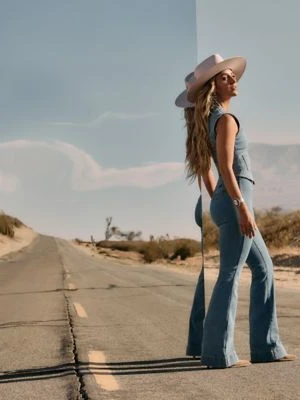 Wrangler Lainey Wilson x Wrangler Novelty Pull On Flare Blue Blue Size 32 x32