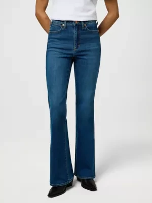 Wrangler Montana Flare Jean Yosemite Size 33 x34