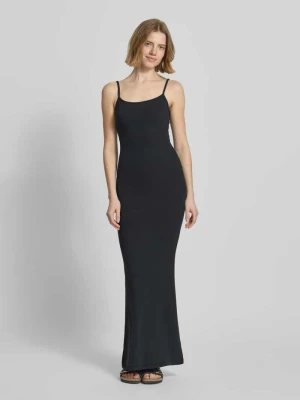 Wsuwana sukienka z drobnym prążkowaniem i cienkie ramiączka model 'Corin' LeGer by Lena Gercke