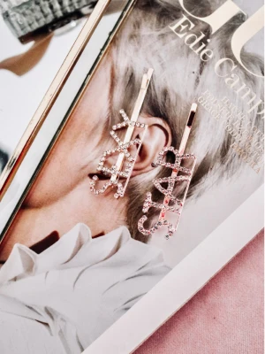 Wsuwka do włosów napis kryształ SEXY - złoto  magmac 