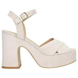 Masywne beżowe sandały damskie z weluru 76083-64 Wojas