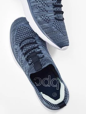 Wygodne sneakersy wsuwane z miękkiego materiału bonprix
