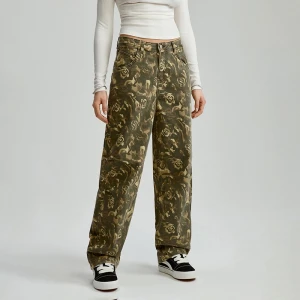 Wzorzyste jeansy baggy fit camo z różyczkami House