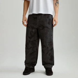 Wzorzyste jeansy super baggy fit camo House