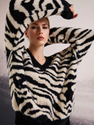 Zdjęcie produktu Wzorzysty sweter czarny Moodo
