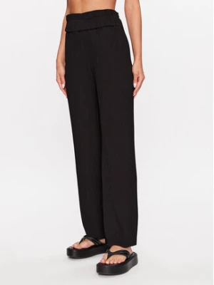 YAS Spodnie materiałowe 26028051 Czarny Regular Fit