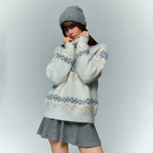 Żakardowy sweter z domieszką wełny kremowy House