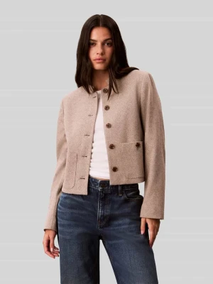 Żakiet w kroju regular fit, krótki, z naszywką z logo Calvin Klein Jasnobrązowy
