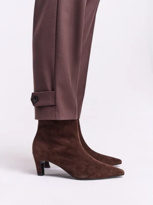 Zamszowe botki na obcasie w czekoladowym kolorze TARANKO
