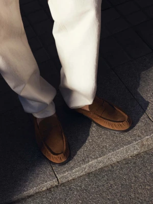 Zamszowe mokasyny z marszczeniami koniakowy - Mężczyzna - - MANGO MAN