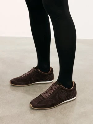 Zamszowe sneakersy z brązowego zamszu Kazar