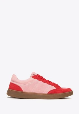 Zamszowe sneakersy z kontrastowymi elementami różowo - czerwone Wittchen