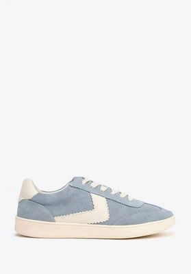 Zamszowe sneakersy z kontrastowymi wstawkami z ekoskóry niebiesko - białe Wittchen