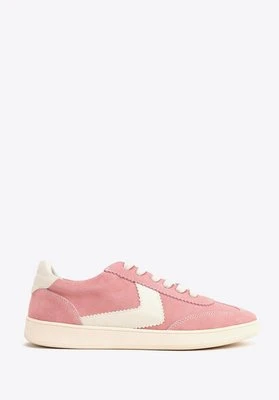 Zdjęcie produktu Zamszowe sneakersy z kontrastowymi wstawkami z ekoskóry różowo - białe Wittchen