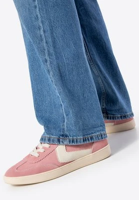 Zamszowe sneakersy z kontrastowymi wstawkami z ekoskóry różowo - białe Wittchen