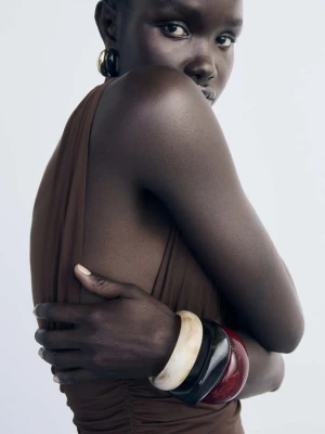 Zestaw 3 maxi bransoletek rÃ³Å¼nej gruboÅ›ci czerwony - Kobieta - Rozmiar uniwersalny - MANGO