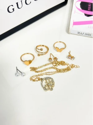 Zestaw biżuterii z motywem motyla- złoty  magmac 