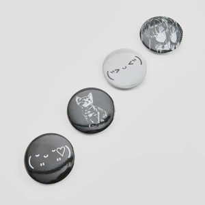 Zestaw czarno-białych przypinek House