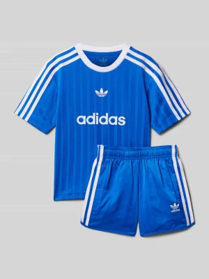 Zestaw z T-shirtem i szortami z dzianiny dresowej z detalami z logo adidas Originals