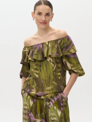 Zielona bluzka z falbaną przy dekolcie i nadrukiem tropic Greenpoint