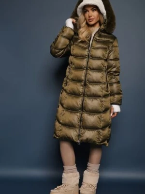 Zielona Długa Kurtka z Odpinanym Kapturem Zdobiona Pikowaniem i Rozcięciami na Napy Zennera j.style