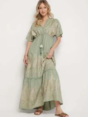 Zielona Kopertowa Sukienka z Wiskozy Zdobiona Frędzlami i Metalicznym Haftem Redeirae rosa