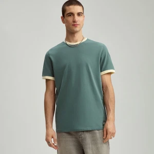 Zielona koszulka regular fit z kontrastową lamówką House